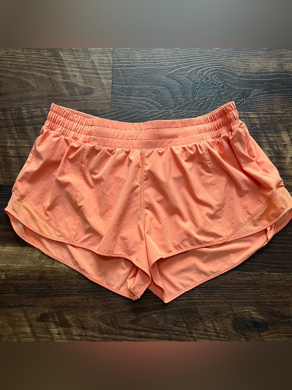 Lululemon Athletica W7AUSR hotty hot 2.5” low rise orange peach lined shorts 12